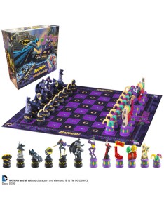 Noble Collection Batman Dark Knight vs Joker Chess Set Vista 2