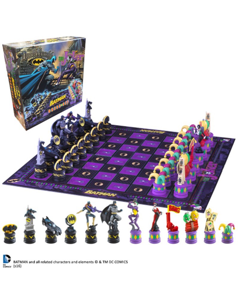 Noble Collection Batman Dark Knight vs Joker Chess Set Vista 2