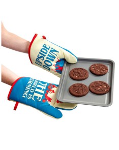 Stranger Things Oven Gloves Upside Down Vista 2