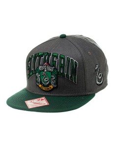 GORRA GRIS Y VERDE LETRAS SLYTHERIN HARRY POTTER