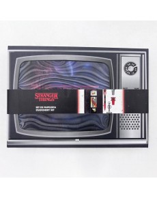 SET DE PAPELERÍA STRANGER THINGS EDICIÓN RETRO TV